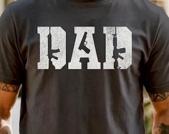 Camiseta Comfort Colors® "Pai Apaixonado por Armas", Camiseta para o Dia dos Pais, Camiseta com Estampa de Armas, Camiseta para Pai Caçador, Presente para o Dia dos Pais, Camiseta para Pai Amante de Armas, Camiseta para Pai