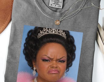 Camiseta Comfort Colors® com estampa divertida de boneca retrô, camiseta vintage sarcástica, camiseta irreverente, estampa de meme de boneca atrevida, camiseta divertida e peculiar