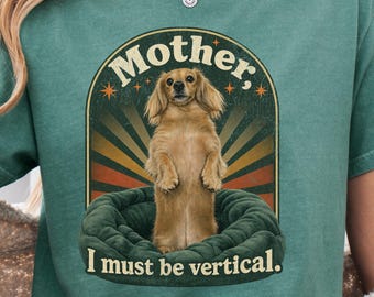 Camiseta Comfort Colors® "Mãe, eu preciso estar na vertical" com meme, camiseta de dachshund, camiseta para dono de cachorro salsicha, presente para mãe de dachshund, camiseta de cachorro salsicha