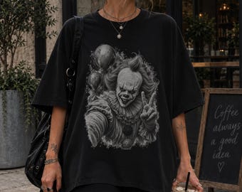 Camiseta retro de Halloween con el payaso IT, camiseta vintage de Comfort Colours para amantes del cine de terror, camiseta divertida de Halloween para la temporada espeluznante.