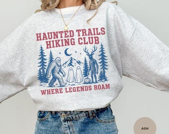 Senderos embrujados de Halloween, sudadera estilo años 90 para senderismo, camiseta gráfica vintage para senderismo, sudadera retro con criatura críptica, regalo para amantes del senderismo