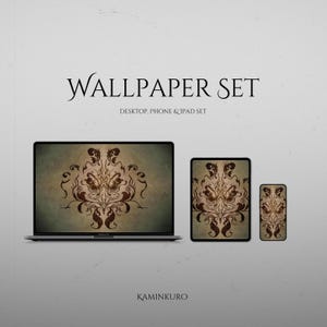Może przedstawiać: Zestaw tapet na komputer, telefon i iPada. Ekrany wyświetlają brązowy i beżowy, ozdobny wzór. Tekst "Wallpaper Set" znajduje się na górze, a pod nim "Desktop, Phone & iPad Set". Nazwa marki "KAMINKURO" znajduje się na dole.