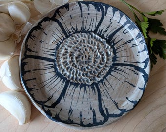 Floral design, Garlic Rasp