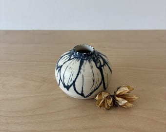 Tiny Bud Vase - Cone Flower Design