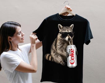 Mapache Diet Coke PNG SVG Descarga digital, Diseños de camisetas para amantes de la Diet Coke, Camiseta divertida con meme de mapache