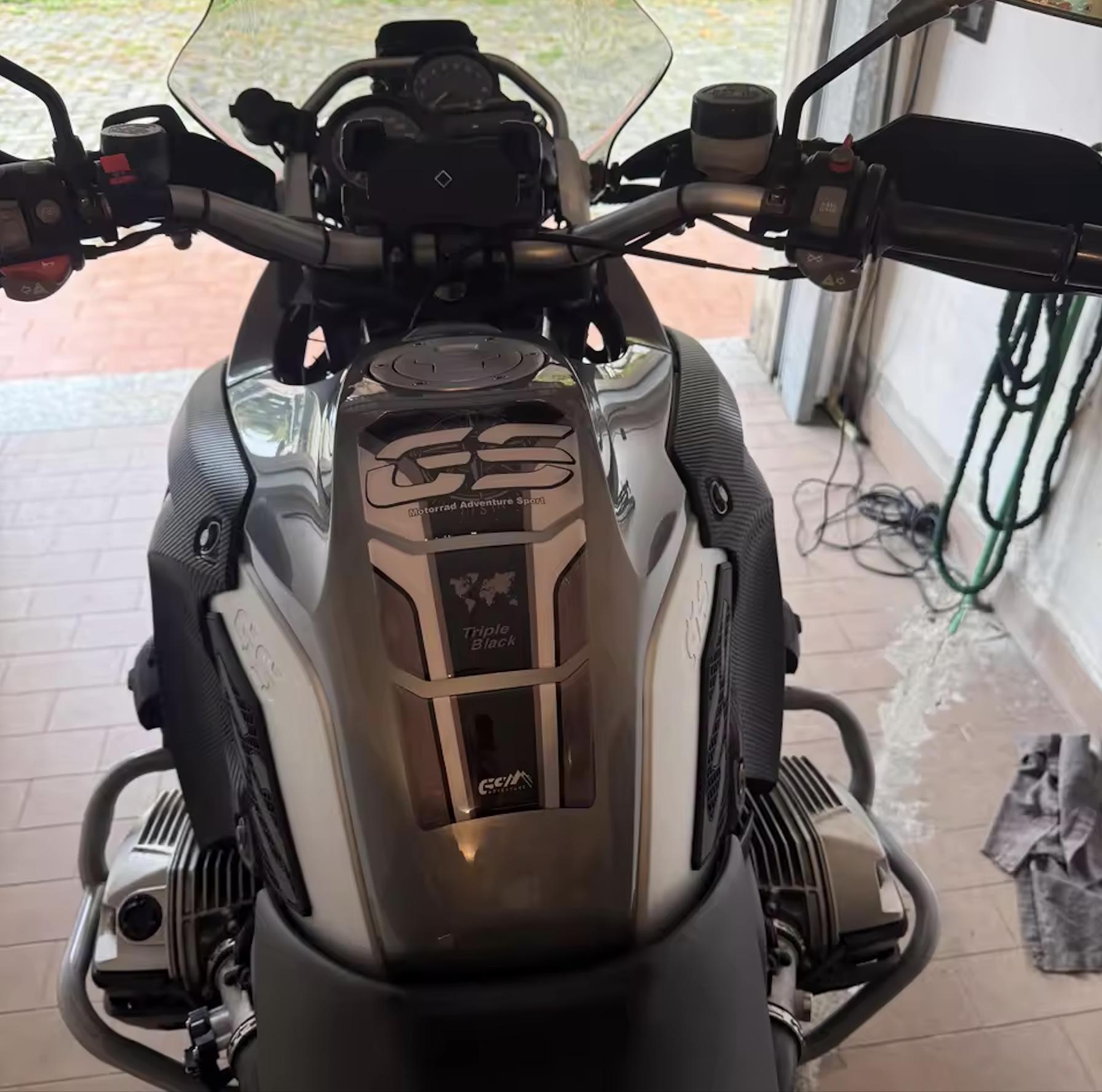 R1250gsaくちばしカーボンパーツ R1250gsaくちばしカーボンパーツ
