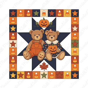 Puede incluir: Una ilustración cuadrada con dos osos de peluche marrones sentados frente a una gran estrella azul oscuro. Los osos llevan petos naranjas y un vestido floral, sosteniendo pequeñas calabazas. El borde consiste en patrones de estrellas y dulces.