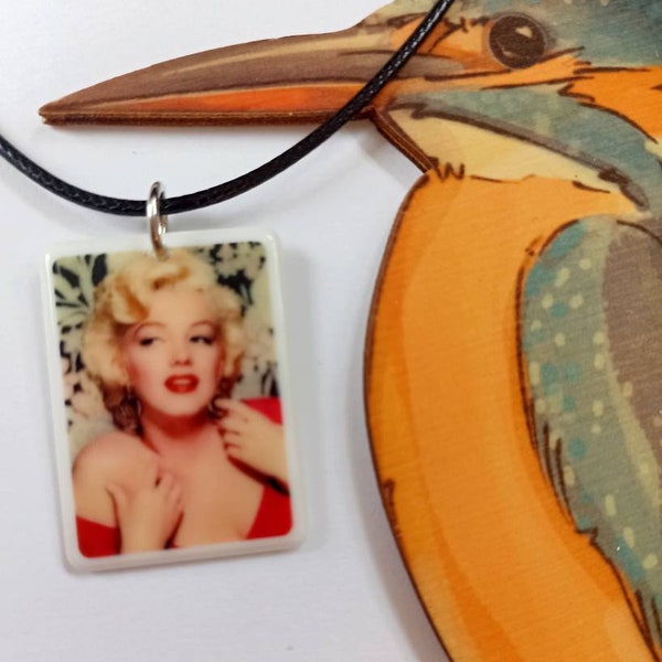 Marilyn Monroe retro historical square portrait pendant on black cord necklace