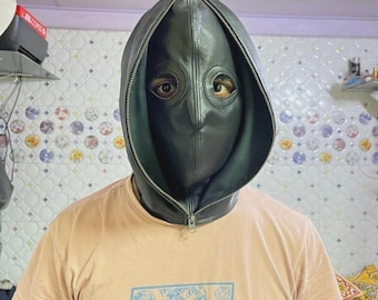 Dubbellaags leren masker met ritssluiting. Masker met capuchon van echt zacht schapenleer M.