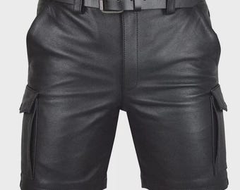 Nieuwe zwarte leren herenshort met zes zakken. Smalle bikershort van echt schapenleer 34