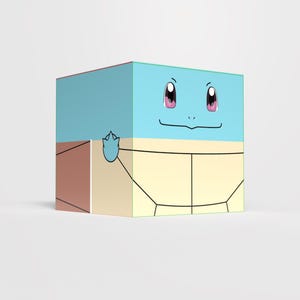 Puede incluir: Un objeto decorativo en forma de cubo con un diseño de dibujos animados. La parte superior es azul claro con una cara, y los lados son de color beige y marrón. El diseño se asemeja a un personaje popular de un videojuego.