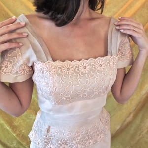 Elegant Soft Pink Organza Dress/Flowers and Lace/Vintage 1960s/Wedding