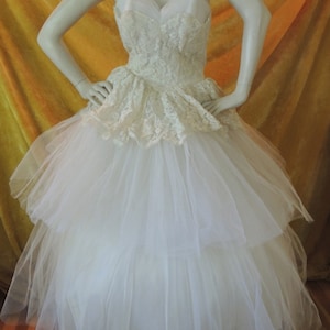 Tiered Wedding Cake Dress/50s White Tulle/Vintage Lace Bodice & Peplum/24"W/Strapless/Tea Length/1950s