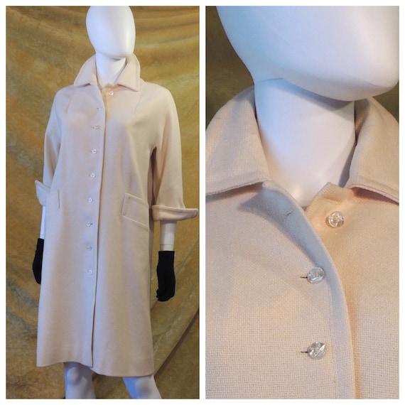 Tailored 50s Off-White Coat with Bracelet Sleeves/