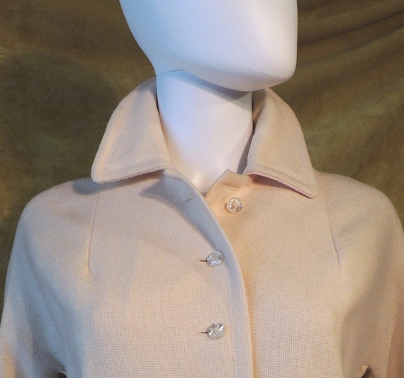 RESERVED Tailored 50s Off-White Coat with Bracele… - image 3