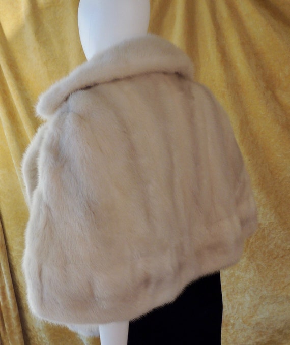 Magnificent Christian Dior Mink Stole/White Tourm… - image 3