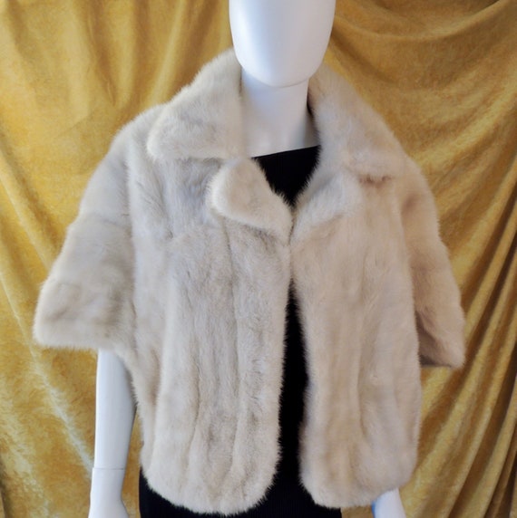 Magnificent Christian Dior Mink Stole/White Tourm… - image 1