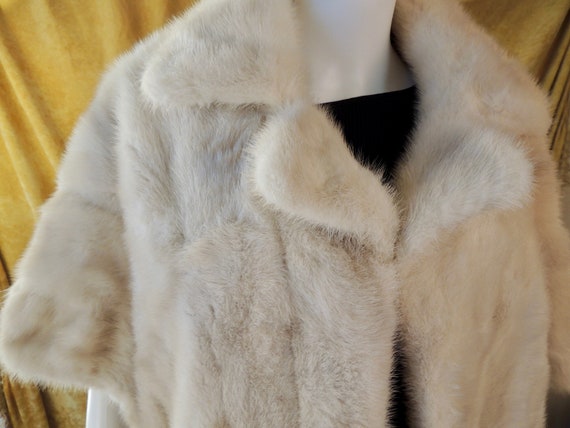 Magnificent Christian Dior Mink Stole/White Tourm… - image 2