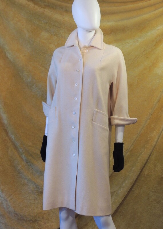 RESERVED Tailored 50s Off-White Coat with Bracele… - image 4