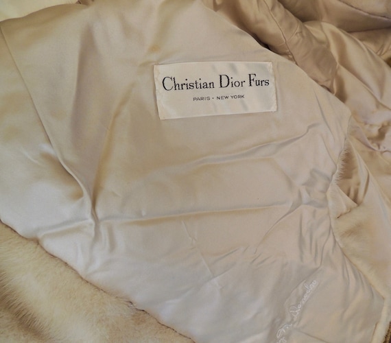 Magnificent Christian Dior Mink Stole/White Tourm… - image 4
