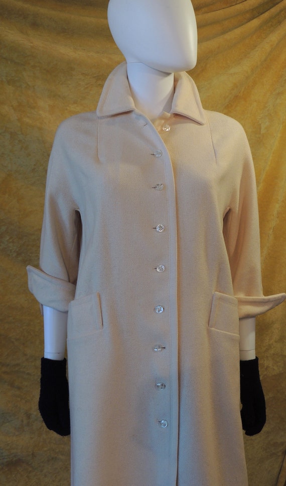 RESERVED Tailored 50s Off-White Coat with Bracele… - image 6