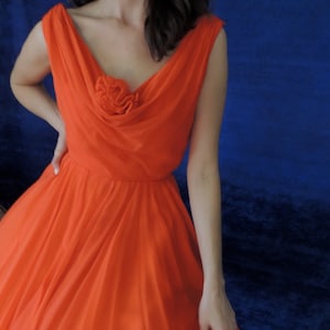50er Jahre Vintage Chiffon Prom Kleid/Plunging Ausschnitt mit Rosette/Full Swing Rock/Sequins/Orange/Rot/1950er Jahre/Party/Cocktail/Kurz