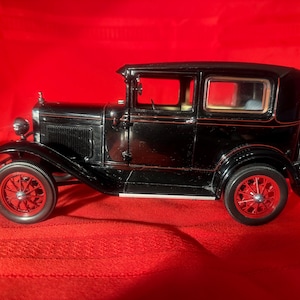 1931 Ford Model A Tudor Sedan Diecast 1:18 Scale – Motor City Classics – Black & Red Vintage Car – Classic Car Collectible – Antique Auto