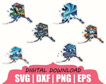 Op de afbeelding: Een verzameling van zes gestanste stickers in de vorm van de kaart van Alaska, elk met kleurrijke illustraties van wilde dieren, bergen, noorderlicht en kustlandschappen. De tekst DIGITAL DOWNLOAD SVG | DXF | PNG | EPS staat onderaan.
