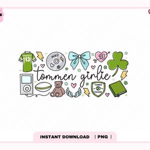 Puede incluir: Ilustración digital con el texto "tommen girlie" rodeado de iconos: una camiseta verde con el número 13, un CD, un lazo, un corazón, un trébol, un reproductor de música, un oso de peluche y alas. Borde rosa.