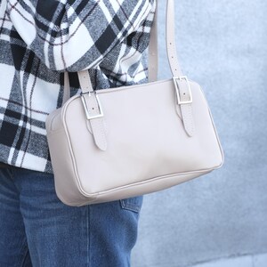 Bolso baguette de piel para mujer, bolso de hombro delgado, bolso minimalista con cremallera, bolso elegante para el día a día, bolso con correa larga.