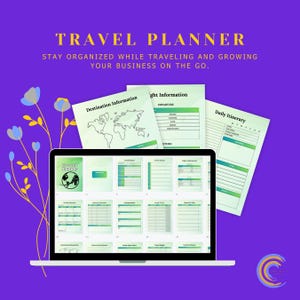 Puede incluir: Un port&aacute;til que muestra un planificador de viajes con varias secciones, incluyendo informaci&oacute;n de destino y vuelo, y p&aacute;ginas de itinerario diario. El texto "TRAVEL PLANNER" est&aacute; en la parte superior, con la frase "STAY ORGANIZED WHILE TRAVELING AND GROWING YOUR BUSINESS ON THE GO."