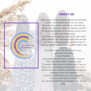 K&ouml;nnte beinhalten: Das Bild zeigt das Logo von Core Sisters Creations, ein kreisf&ouml;rmiges Design mit blauen, gelben und lila Elementen. Der Text lautet &bdquo;&Uuml;ber uns&ldquo; und beschreibt die Werte und die Mission des Unternehmens.