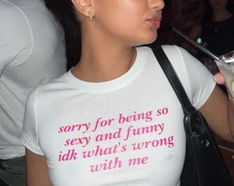 T-shirt Désolé d'être si sexy et drôle, ce qui ne va pas chez moi Citation drôle, humour sexy, chemise impertinente, fille canon, ambiance confiante, style dragueur