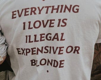 Tout ce que j'aime est illégal t-shirt cher ou blond, chemise citation sarcastique