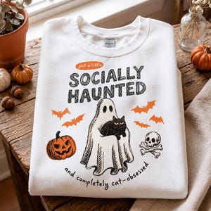 Socialt hemsökt spöktröja, Halloween-tröja, läskig spöktröja, rolig introvert gåva, hösttröja med pumpa och fladdermus