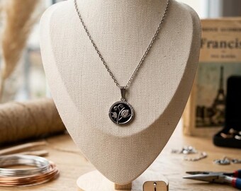 Collana vintage con ciondolo floreale da donna / Collana rotonda in argento e smalto nero / Elegante gioiello fatto a mano / Regalo minimalista per lei