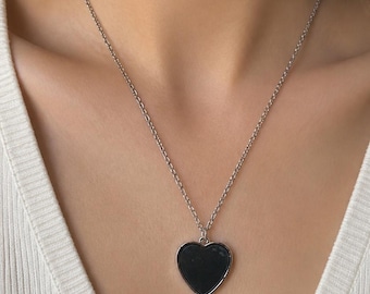 Collana con ciondolo a cuore nero da donna / Collana minimalista a cuore in argento / Elegante e delicato gioiello regalo per lei