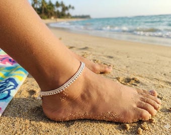 Cavigliera a strati in argento con campanellini, stile boho indiano, gioiello per i piedi da spiaggia.