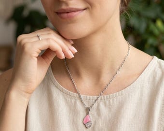 Collana con ciondolo a goccia rosa per donna / Collana con ciondolo a goccia in argento e cristallo / Gioielli delicati e minimalisti / Regalo elegante per lei