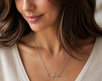 Collana con battito cardiaco in argento per donna / Collana con ciondolo a forma di elettrocardiogramma / Gioiello medico minimalista / Regalo delicato per tutti i giorni per lei