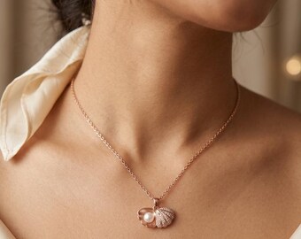Collana con pendente a conchiglia e perla placcata oro, gioielli in stile costiero per donna