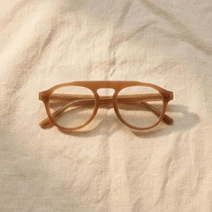 Klassisch ovale Brille für Herren — zeitlos weite Passform, 57 mm