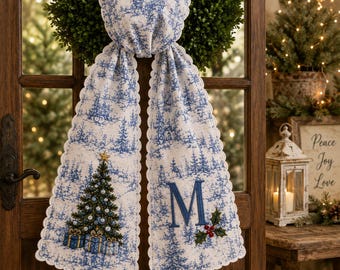 Banda decorativa navideña con estampado Toile azul, banda bordada a medida, decoración navideña personalizada para la puerta principal.