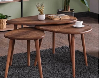 Set di 3 tavolini impilabili in stile Mid-Century Modern, tavolino da caffè in travertino e legno di noce, tavolino laterale rustico a forma di ciottolo, arredamento minimalista per la casa.
