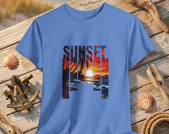 T-shirt graphique Sunset Beach | Silhouette de palmier côtier, coucher de soleil sur l'océan