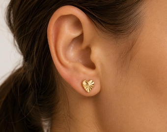 14K gult guld hjärtörhängen, diamantslipade hjärtörhängen, 6 MM guld hjärtörhängen, minimalistiska vardagsörhängen, present till henne