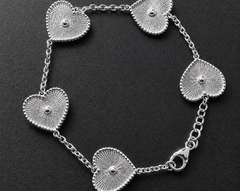 Specialtillverkat hjärtarmband i 925 sterlingsilver, diamantslipat hjärtarmband, fint hjärtarmband i guld, kärleksarmband, present till henne