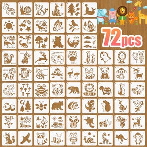 Könnte beinhalten: Eine Sammlung von 72 Tier-Schablonen, jeweils in einem quadratischen Rahmen. Die Schablonen zeigen verschiedene Tiere, darunter ein Zebra, ein Fuchs, ein Löwe, ein Bär und eine Eule. Die Schablonen sind hellbraun, mit dem Text "72pcs" in der Mitte.