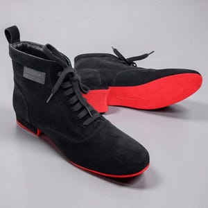 Donald J Pliner Mens 13 Black Suede Chelsea Boot Classic Italy Red Contrast s-l400.jpg main image 3