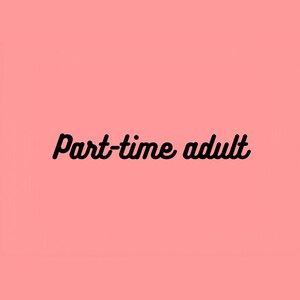 Part-time adult Postkarte minimalistisch | Rosa Typografie Print | Geschenkidee | Cute Card | Modern Aesthetic Postcard | Digital Download